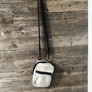 Brixley Coastal Crossbody Sling